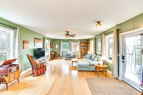 Westerlo Vacation Rental | 2BR | 1.5BA | 1,300 Sq Ft | Stairs Required