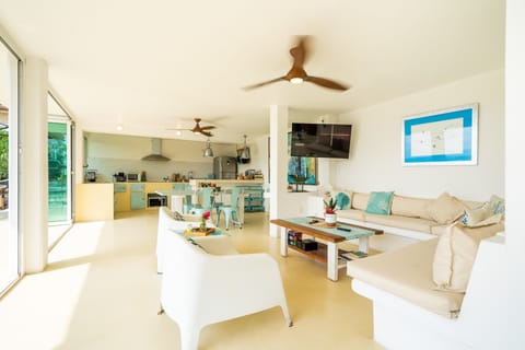 Luxury Cottage, Lake View | Living area | TV