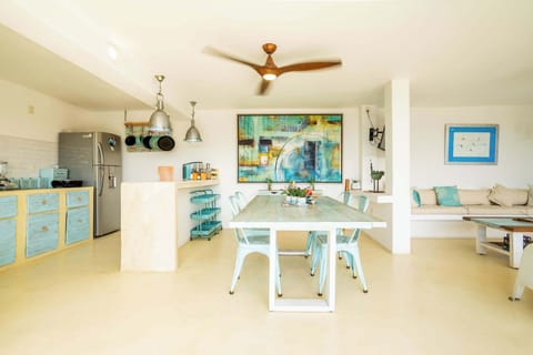 Luxury Cottage, Lake View | Dining room