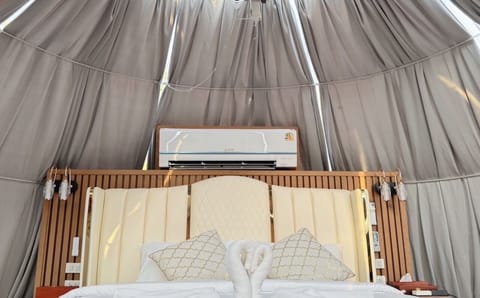Suite, River View | WiFi (free), bed sheets