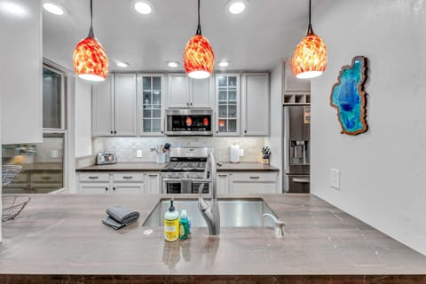 Kitchen: Well-equipped kitchen, Keurig, Crockpot, waffle maker, open layout to living room