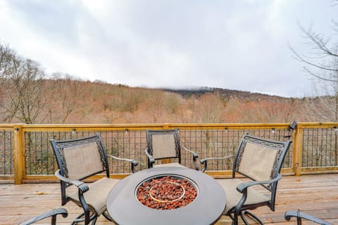 Beech Mountain Vacation Rental | 2BR | 2.5BA | 1,800 Sq Ft | Steps to Enter