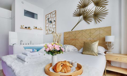 Apartment | 1 bedroom, laptop workspace, iron/ironing board, bed sheets