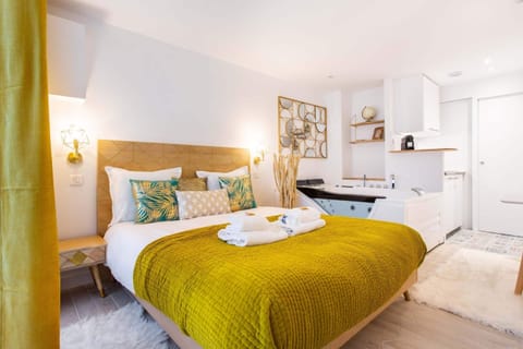 Apartment | 1 bedroom, laptop workspace, bed sheets