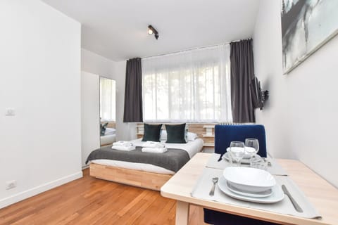 Apartment | 1 bedroom, laptop workspace, bed sheets