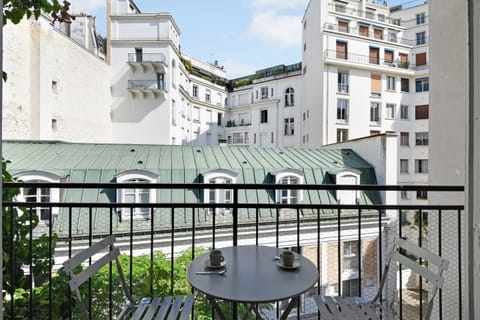 Apartment | Outdoor dining