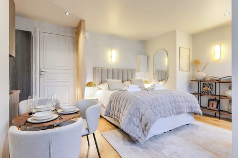 Apartment | 2 bedrooms, laptop workspace, iron/ironing board, bed sheets