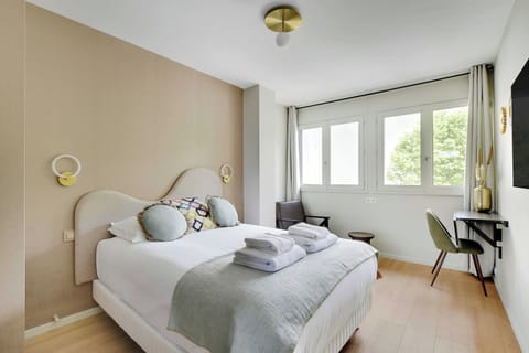 Apartment | 1 bedroom, laptop workspace, iron/ironing board, bed sheets