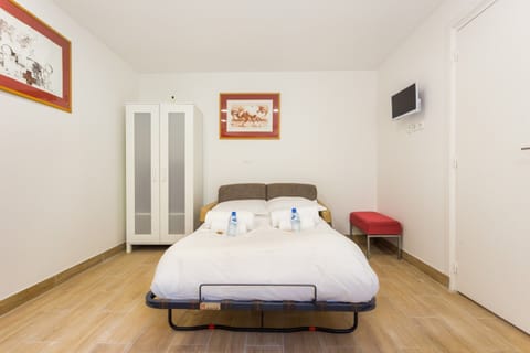 Apartment | 1 bedroom, bed sheets
