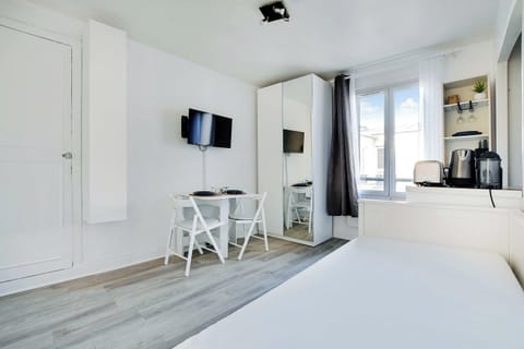 Apartment | 1 bedroom, laptop workspace, iron/ironing board, bed sheets