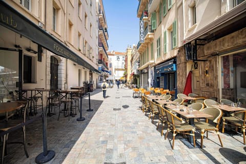 Apartment | Outdoor dining