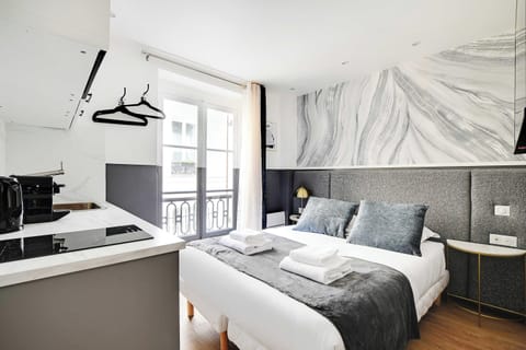 Apartment | 1 bedroom, laptop workspace, iron/ironing board, bed sheets