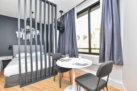 Apartment | 1 bedroom, laptop workspace, iron/ironing board