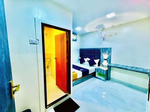 Deluxe Double Room | Laptop workspace, free WiFi
