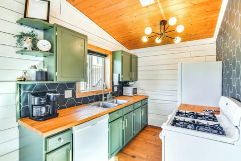 House (2 Bedrooms) | Interior