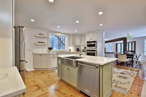 House, 4 Bedrooms | Private kitchen