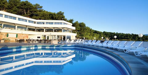 Seasonal outdoor pool, sun loungers