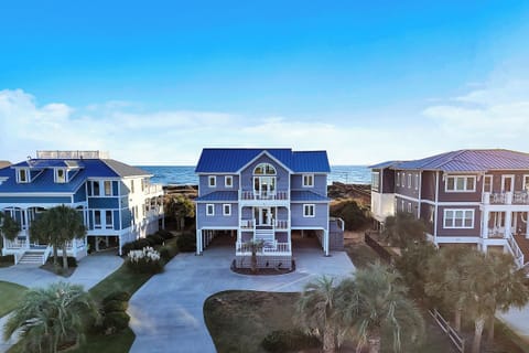 Exterior - Streetside / Overlooking the Ocean