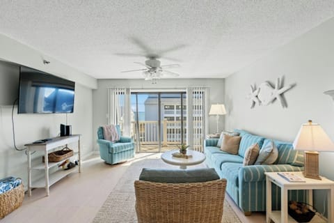 Step out and enjoy the ocean view from Grove Point 303.