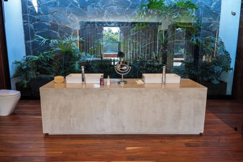 Superior Suite, City View | Bathroom | Shower, hair dryer, bathrobes, slippers