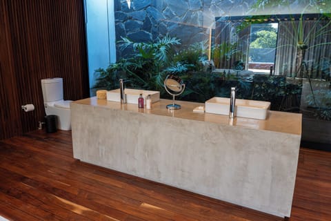 Superior Suite, City View | Bathroom | Shower, hair dryer, bathrobes, slippers