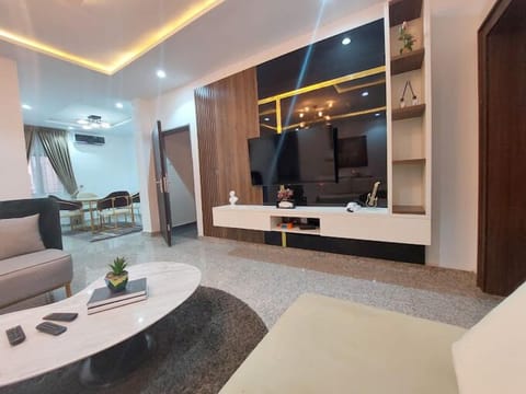 Deluxe Apartment, Balcony, City View | Living area