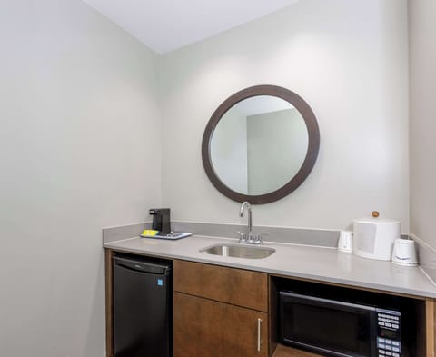 Room, 1 King Bed (Peloton Bike) | In-room safe, desk, iron/ironing board, free cribs/infant beds