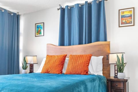 Bedroom with Queen bed