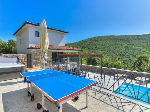 Swimming Pool, Leisure, Mountain Range, Leisure Centre, Resort, Outdoor Furniture, Ridge, Eco Hotel, Hotel