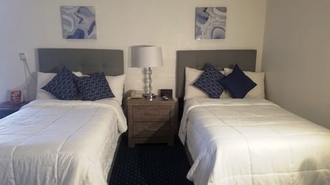 Desk, soundproofing, iron/ironing board, free WiFi