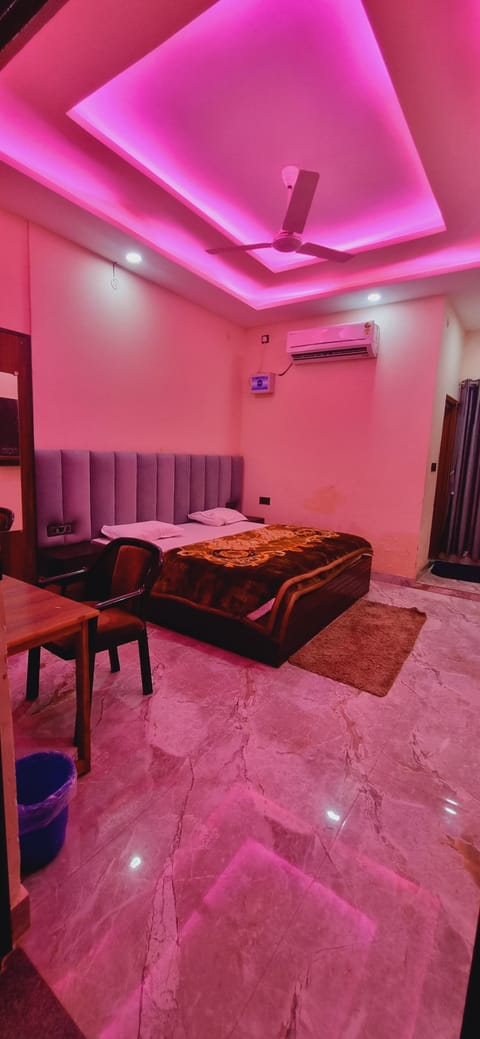Standard Double Room | Egyptian cotton sheets, premium bedding, down comforters