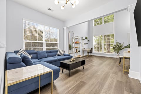 Family House, 3 Bedrooms, Fireplace, Courtyard View | Living room | 65-inch Smart TV with digital channels, fireplace