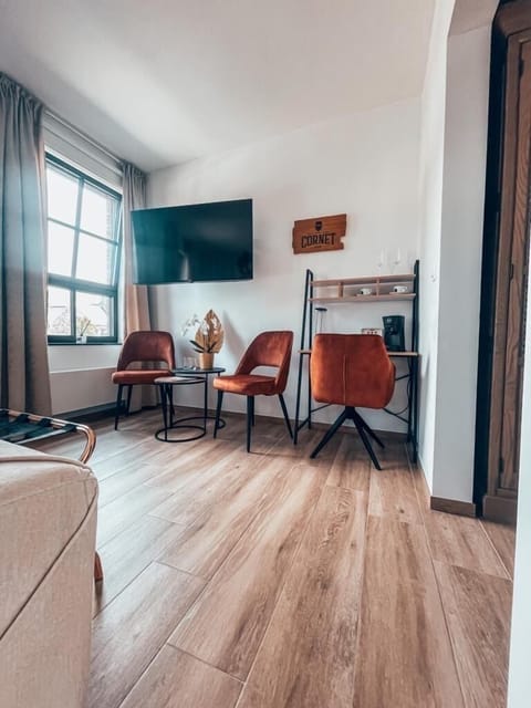 In-room safe, laptop workspace, blackout drapes, soundproofing