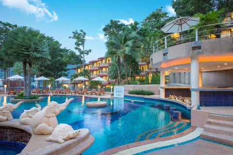 2 outdoor pools, open 8:00 AM to 9:00 PM, sun loungers
