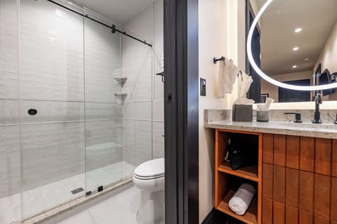 Contemporary bathroom with ambient lighting and complimentary toiletries—ideal for unwinding after a day of exploring the city.