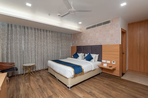 Deluxe Double Room | Memory foam beds, minibar, desk, laptop workspace