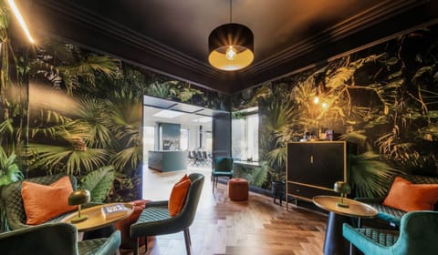 House | 5 bedrooms, desk