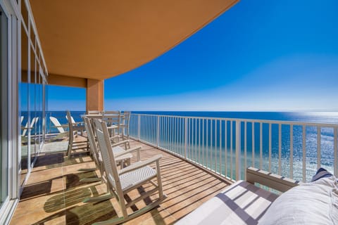 Condo, 4 Bedrooms | Property grounds