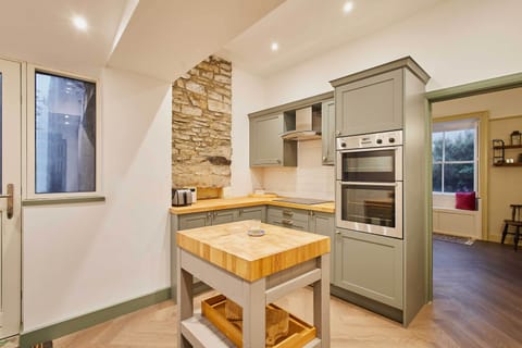 Temple Terrace, Richmond - Host & Stay