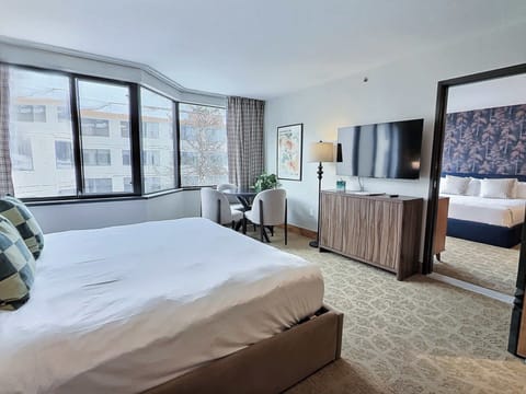 【Adjoining Door】 Rooms 412 and 414 connect — shared access, separate sleeping spaces