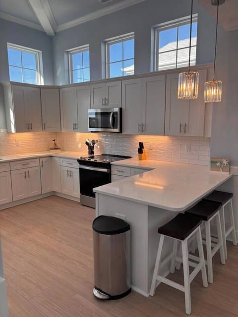 Large kitchen with everything you need to cook up meals 