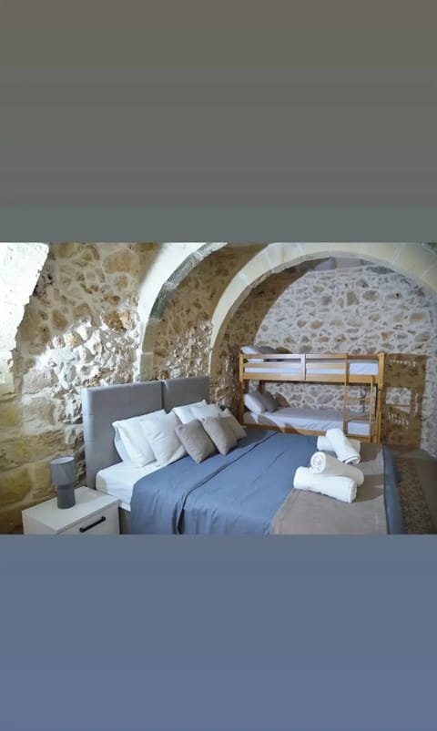 Elite Villa | Frette Italian sheets, premium bedding, down comforters, desk