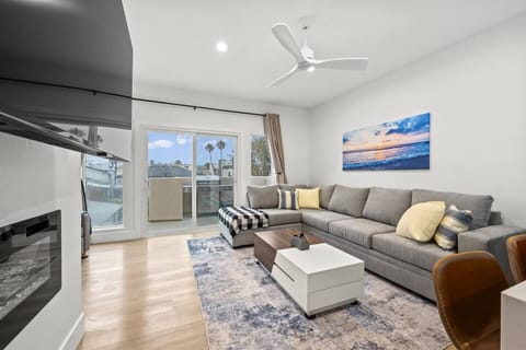 Living Room With Pull Out Queen Bed