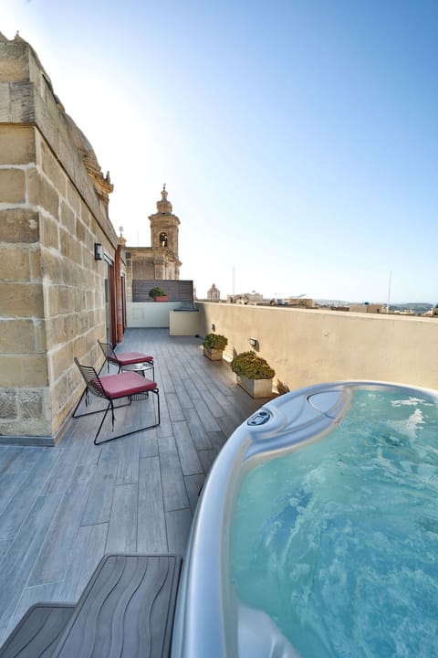 Penthouse (Outdoor Jacuzzi) | View from room
