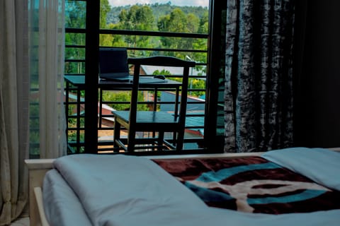 Junior Single Room, Mountain View | Blackout drapes, iron/ironing board (on request), WiFi (free)