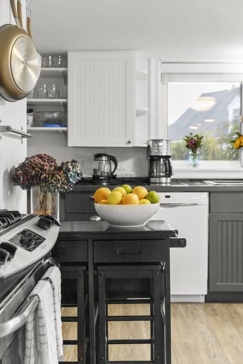 Whether it’s morning coffee or evening cocktails, this modern space is perfect.