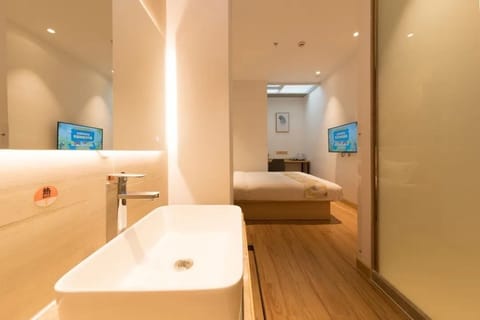 Business Double Room | Bathroom | Shower, hair dryer, slippers, towels