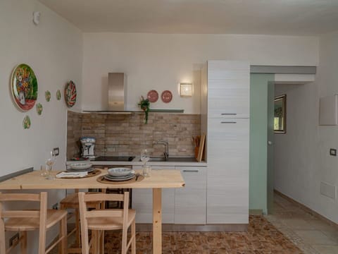 Property, Furniture, Table, Building, Wood, Interior Design, Floor, Picture Frame, Houseplant, Flooring