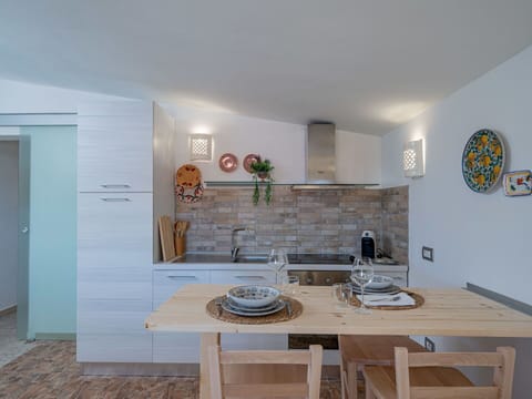 Table, Furniture, Property, Tableware, Wood, Interior Design, Lighting, Door, Flooring