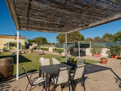 Plant, Property, Sky, Table, Shade, Flowerpot, Building, Chair, Tree, Outdoor Furniture